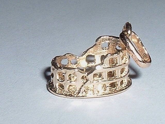 14K YELLOW GOLD 3D ROME COLISEUM COLOSSEUM ITALY PENDANT CHARM 2 Grams