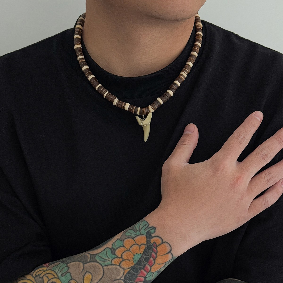 Retro Shell Bead Choker Resin Seashell Pendant Necklace for Unisex Adults