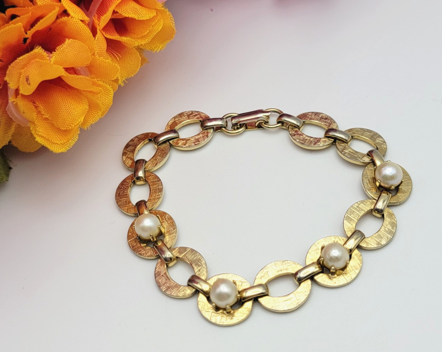 Vintage Gold Tone Pearl Charm Oval Chain Link Bracelet 7″ Fold Over Clasp