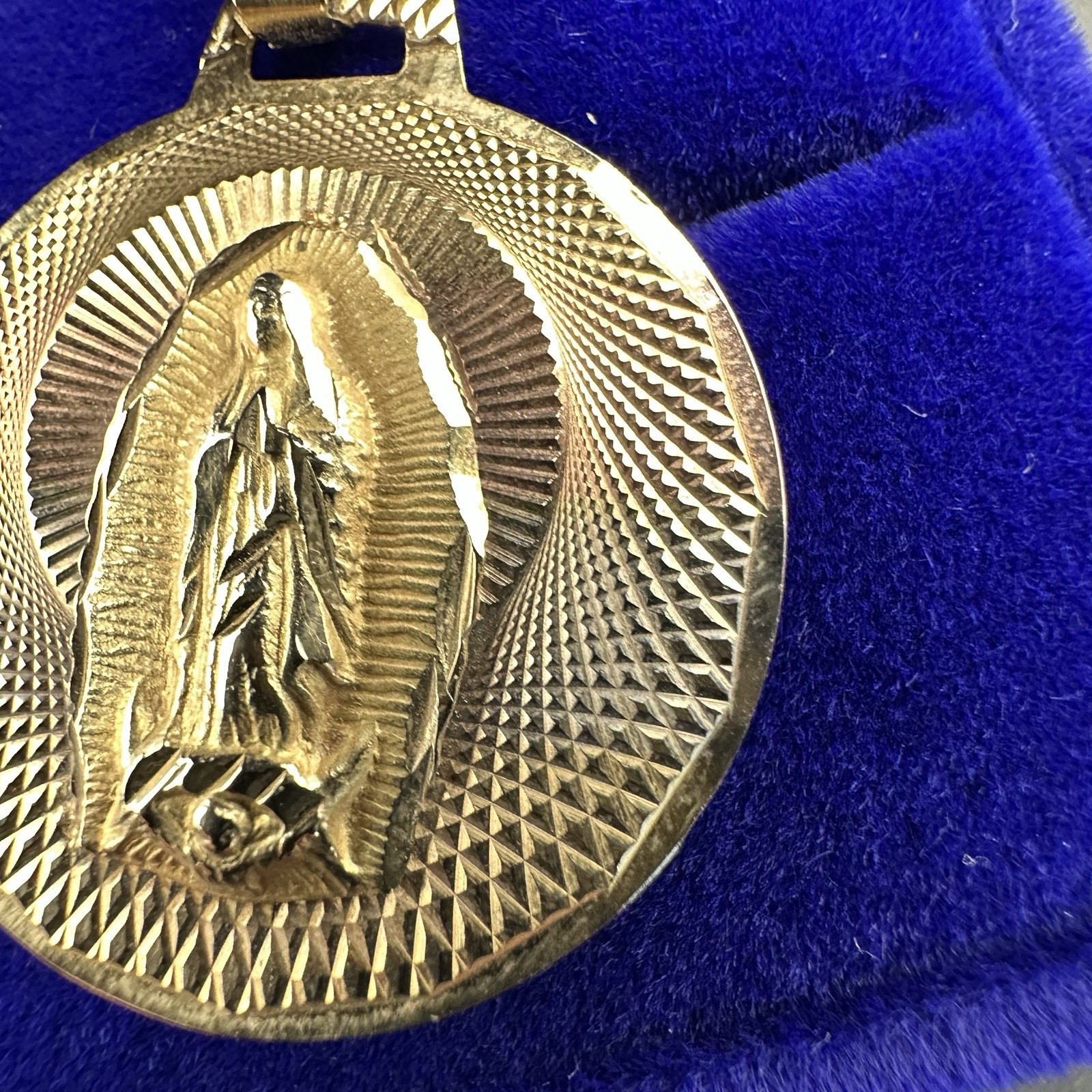 10K Yellow Gold Sacred Heart Jesus Virgin Mary Reversible Pendant 3.48g