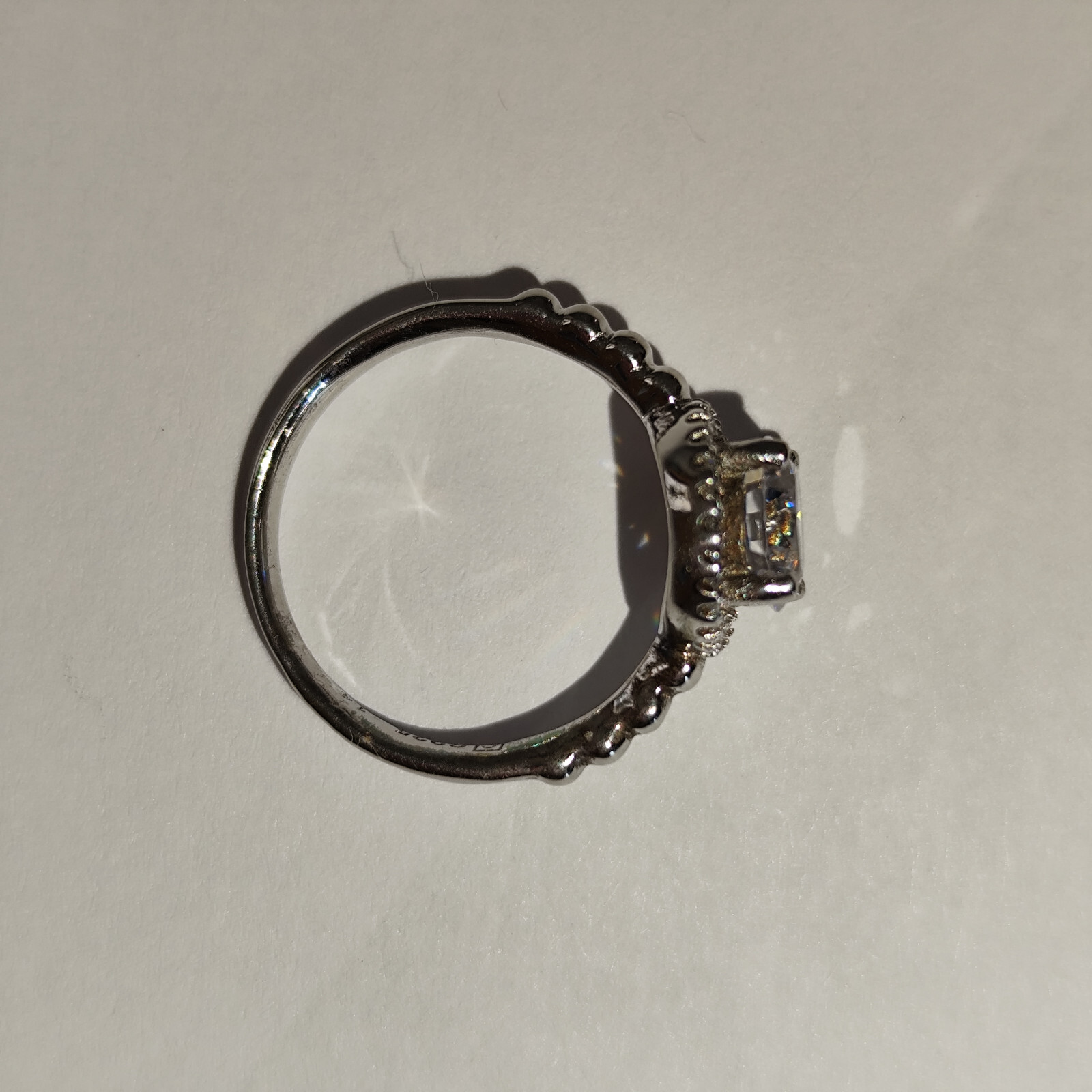 Silver ring size 52 with sparkling crystal in brilliant cut mint condition