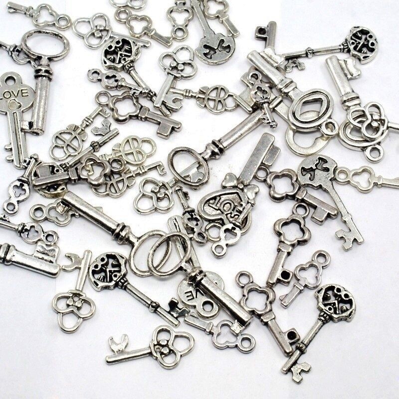 50 Mixed Lot Antique Silver KEY CHARMS Small Sizes 15-30mm 1/4″ to 1″+ SteamPunk
