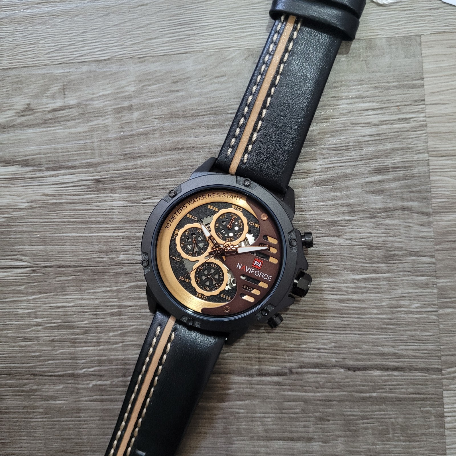 Naviforce Stylish Chronograph Watch in Leather for Men