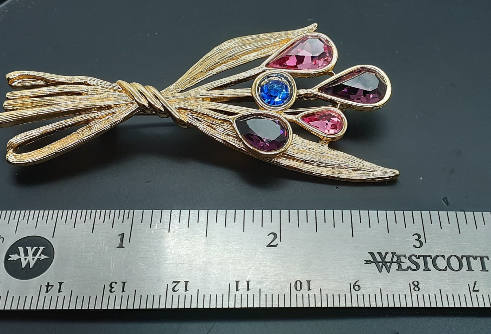 MONET Signed Flower Bouquet 2.75″ Elongated Gold Tone Brooch Pin – Rhinestones