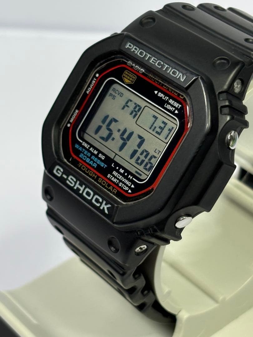 Comes with box in excellent condition GW M5610U 1JF Digital Radio Solar Square
