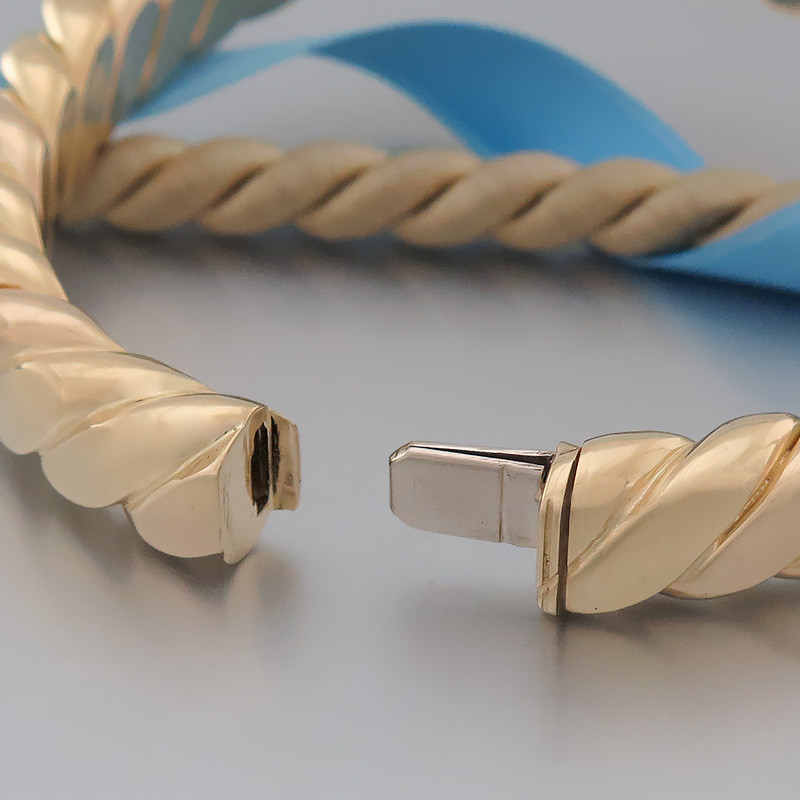 Super Beautiful Hinged Bangle – Solid – in 18K/750 Yellow Gold – Oval