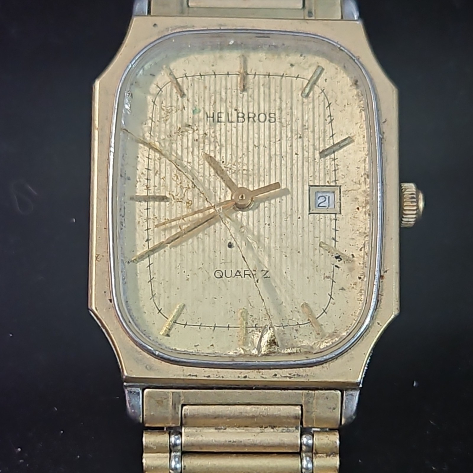 Helbros Quartz Wristwatch Gold Tone Metal Case Non-Numeric Hour Marks Dial