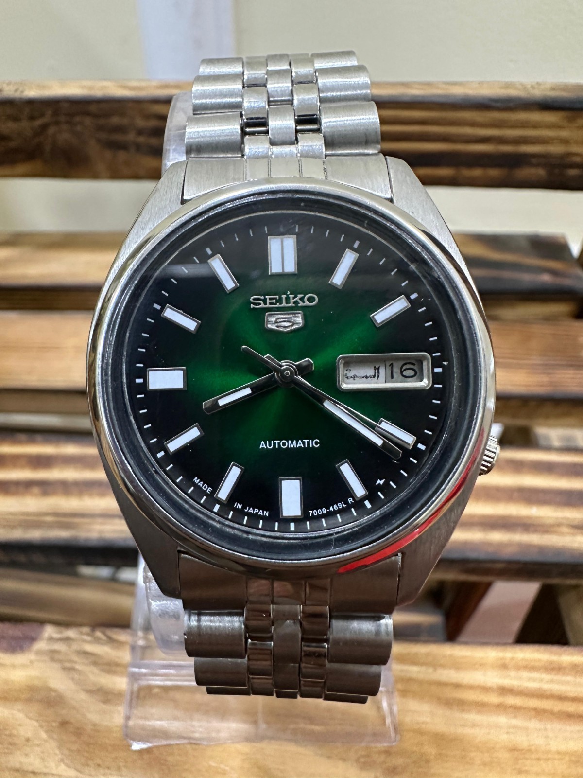 Vintage Seiko 5 Automatic 7009 SNXS Men’s Wrist Watch Day Date Japan Green Dial