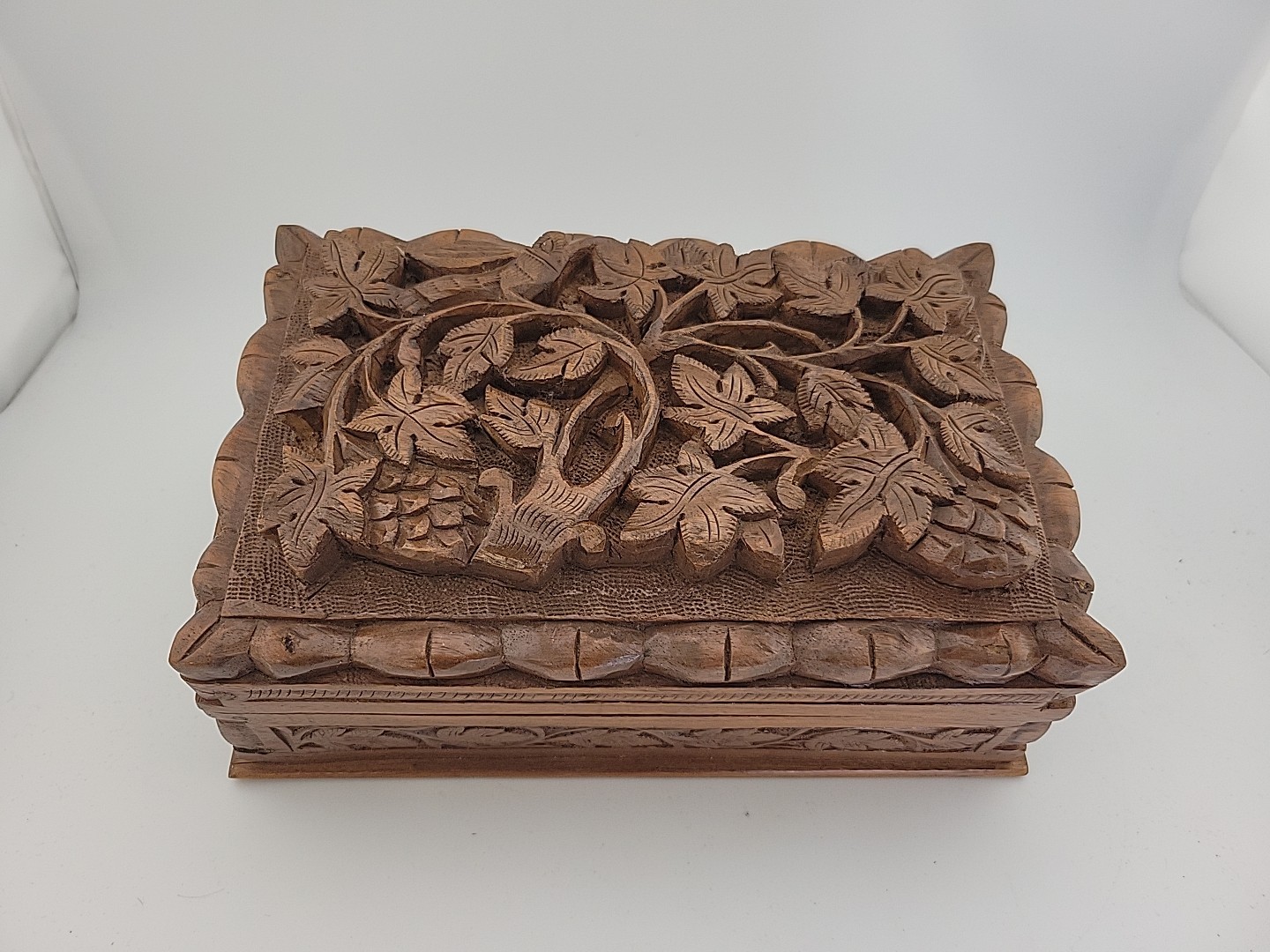 Hand Carved Kashmiri Walnut Wood Jewelry Box with Removeable Tray Signed 8.5×5.5