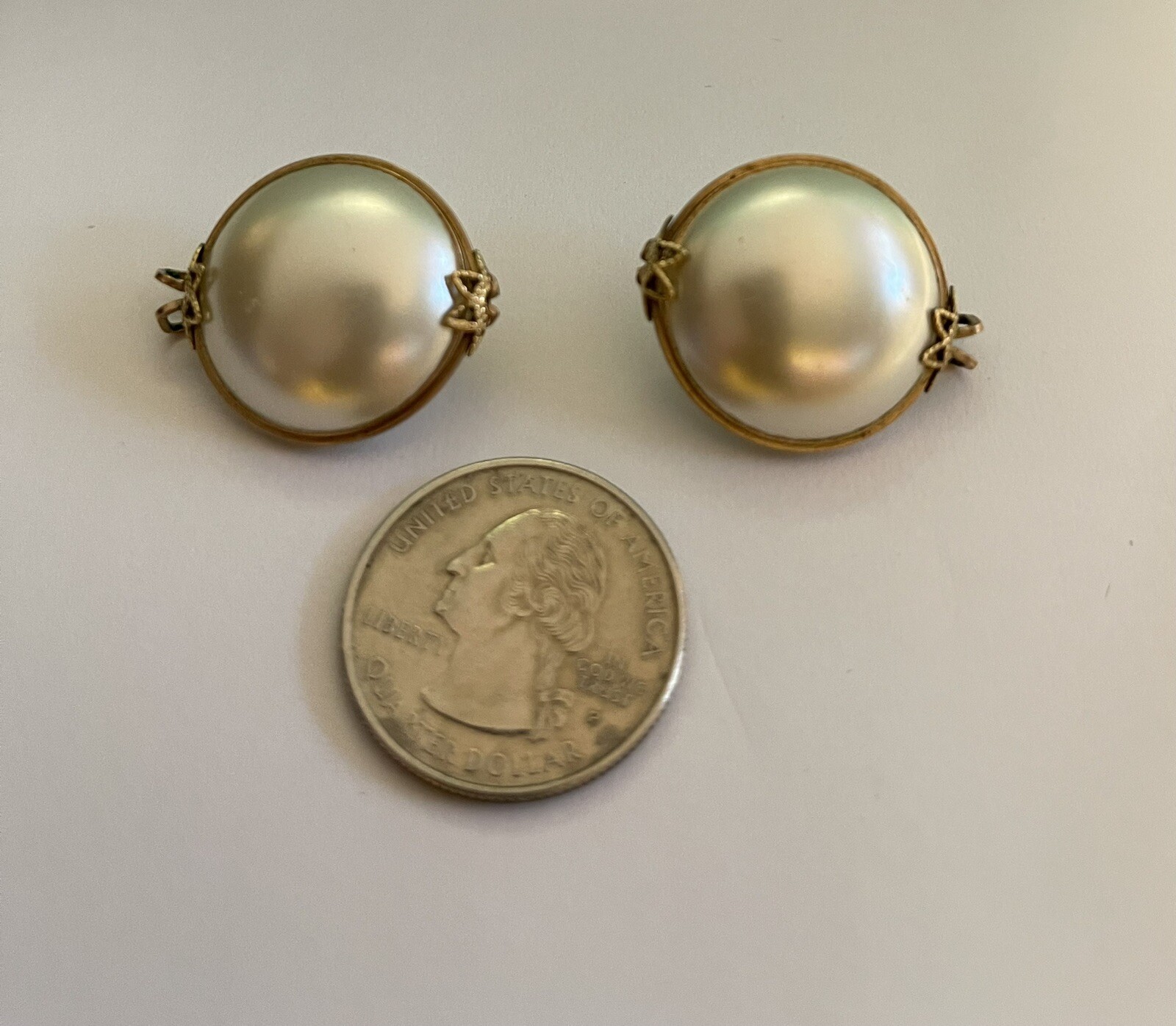 Vintage MCM Round Hillcraft White Cabochon Faux Pearl Clip Earrings