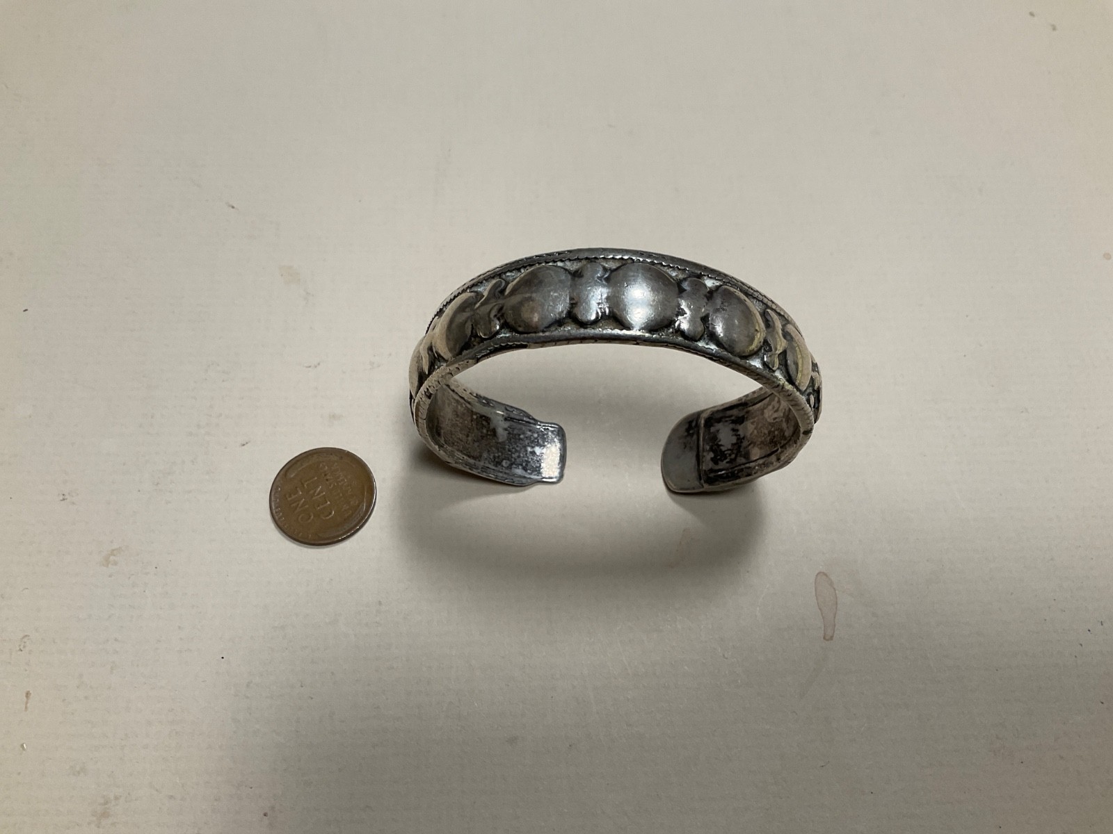 Afghan Kuchi/Pashtun Silver Tribal Cuff, Mid 20th Century, 69.20 Grams