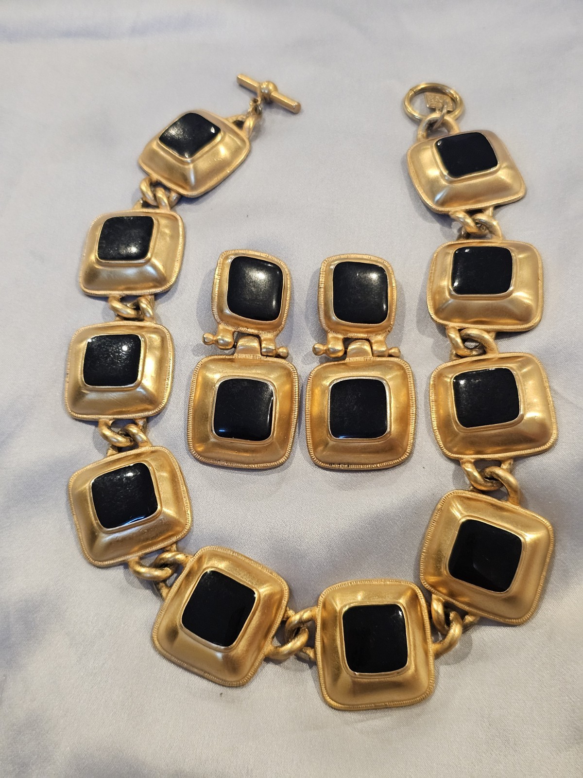 Vintage Anne Klein Matte Goldtone Black Enamel 15.5″ Necklace Clip Earrings Set