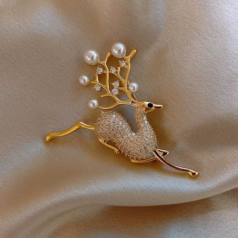Running Reindeer Brooch Pin Rhinestone Imitation Pearl Animal Pin Christmas gift