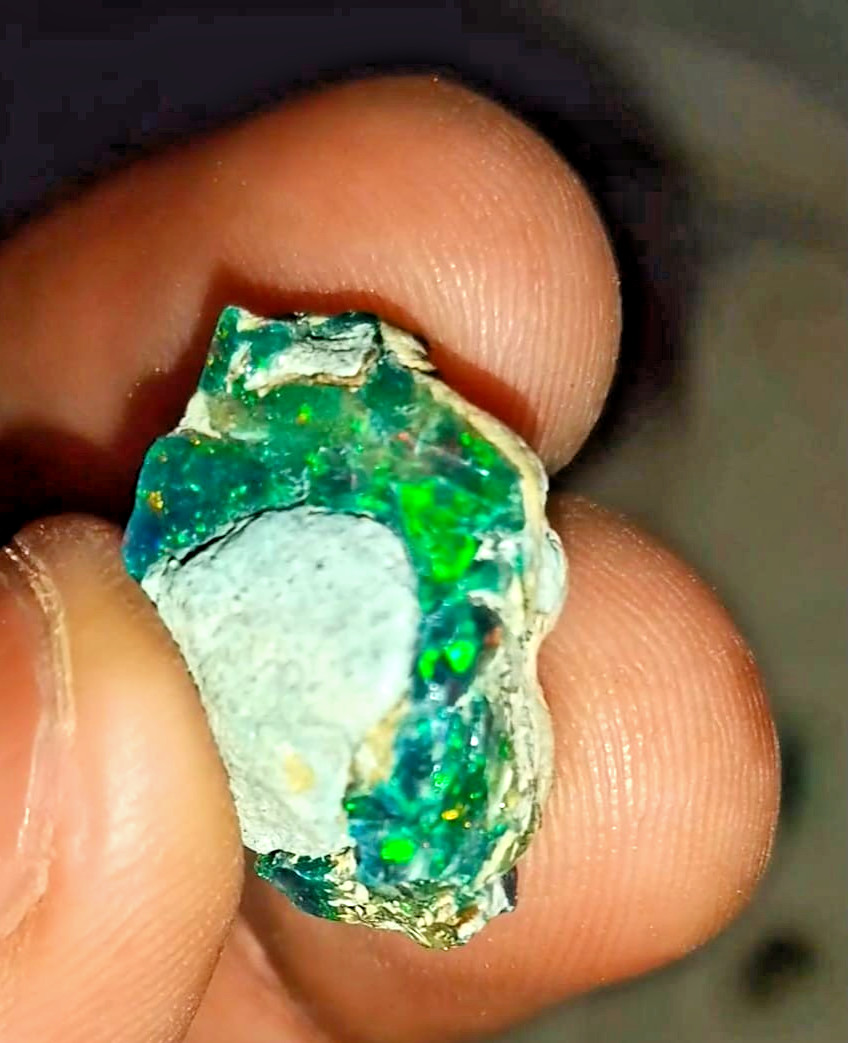Genuine 9.45 ct Top Grade Black Opal Rough Natural Ethiopian Welo Rainbow Fire
