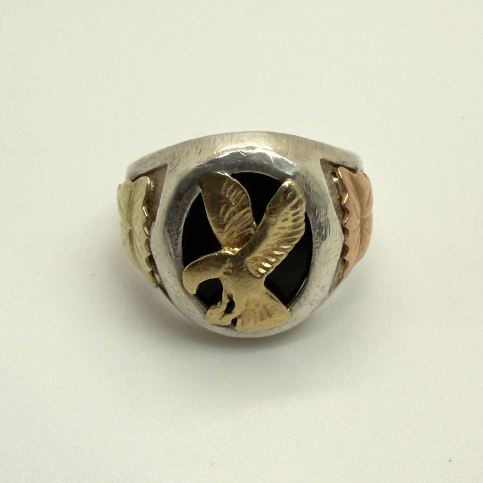 Landstrom’s 12K Black Hills Gold Sterling Silver Men’s Eagle Onyx Ring Size 9.5