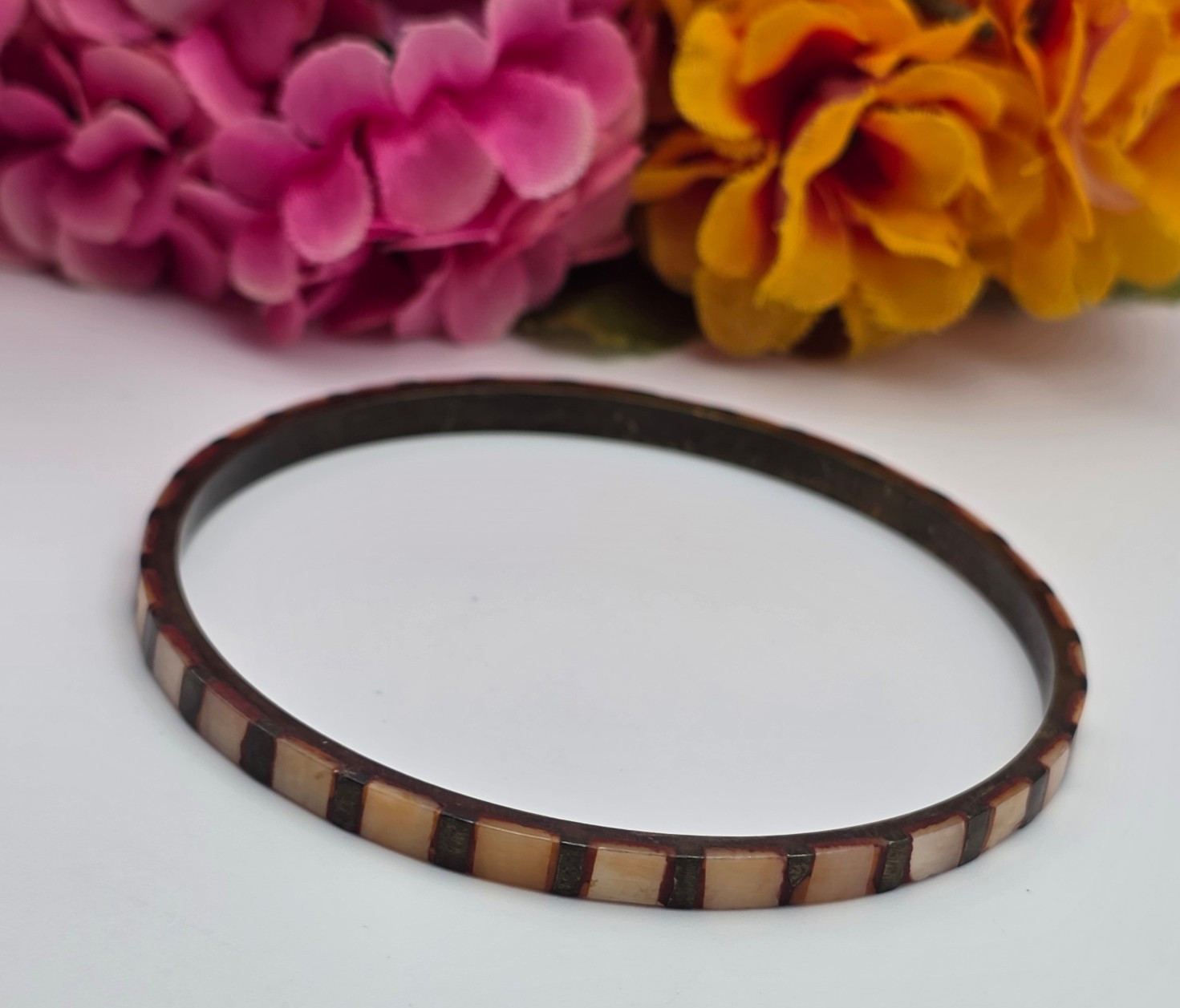 Vintage Brass Mother of Pearl Inlay Slim Bangle Bracelet 8.25 In Geometric 4.2mm