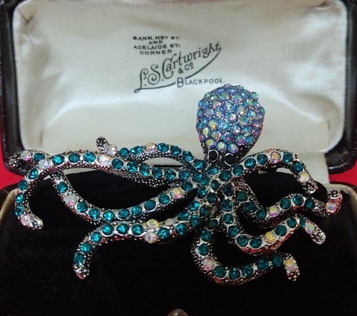 Vintage Style Crystal Octopus Brooch Silver Tone Art Deco Sea Life Brooch Pin