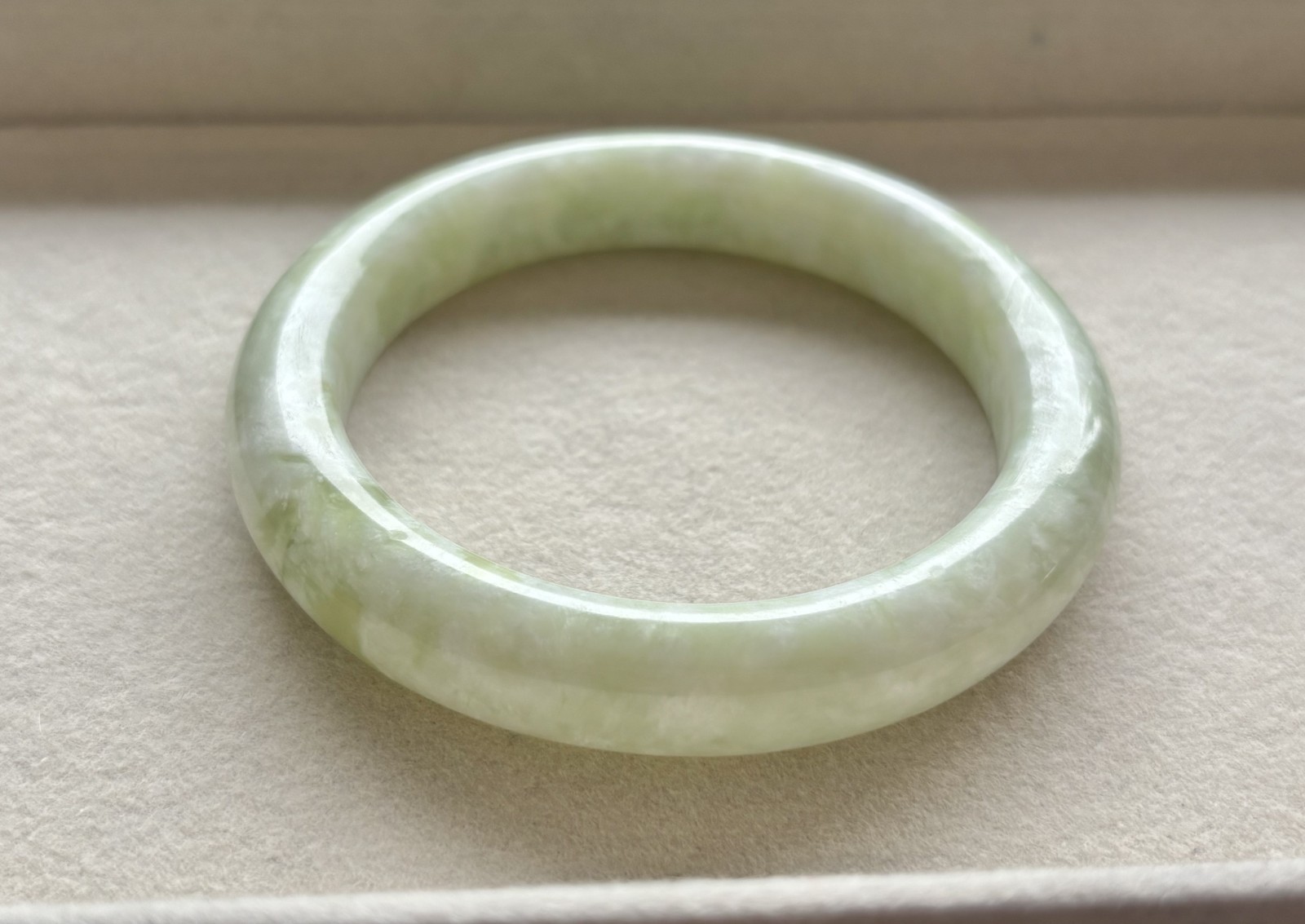 61mm Xiu Jade Women’s Bangle 100% Natural Green Bangle Jadeite