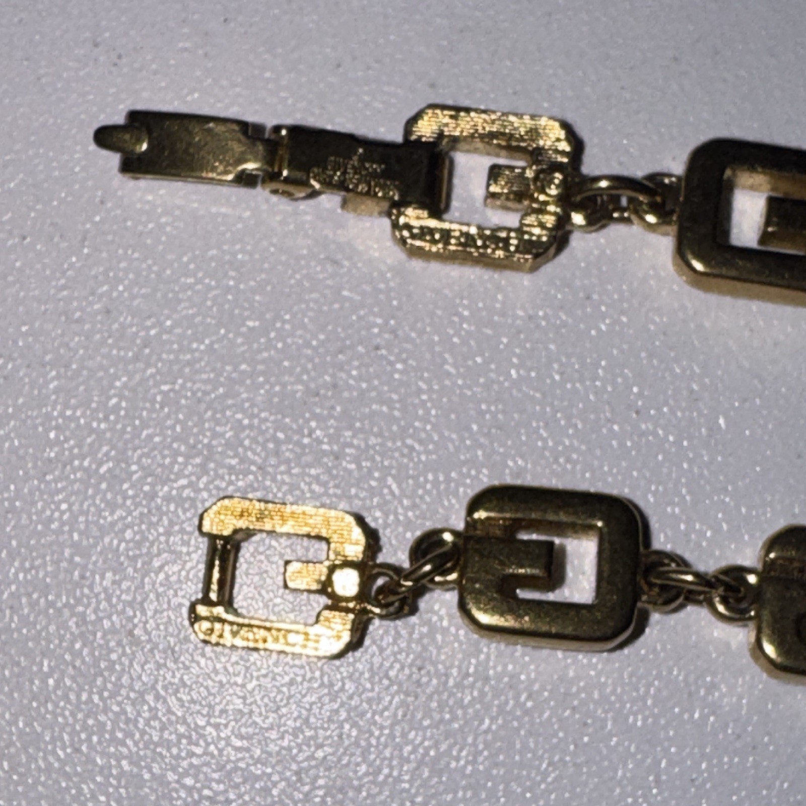 Givenchy Signed Gold Tone Link Chain Necklace 16in Box Clasp
