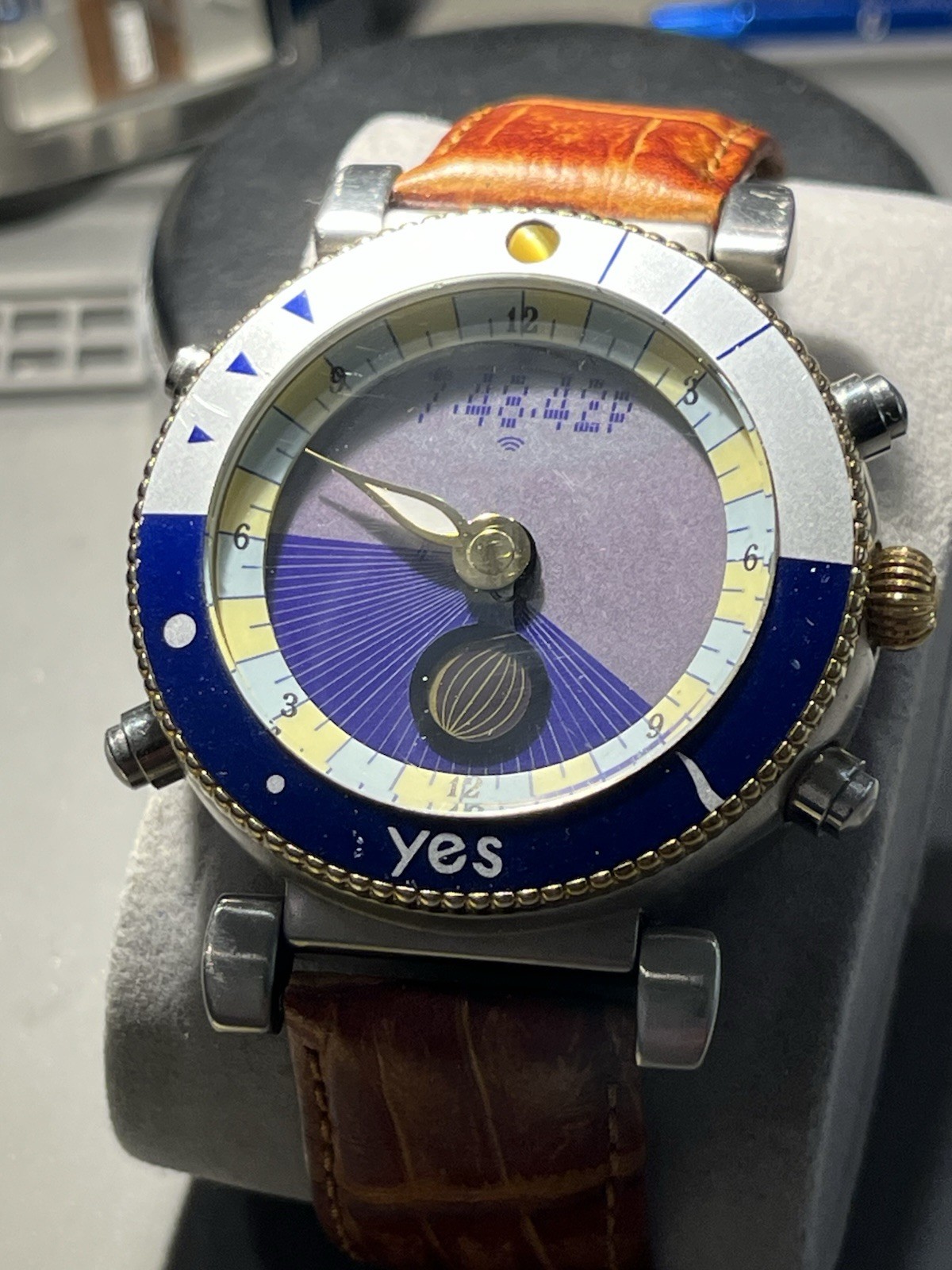 Yes World Quartz Analog/Digital LCD Watch Blue/Purple Dial Brown Leather