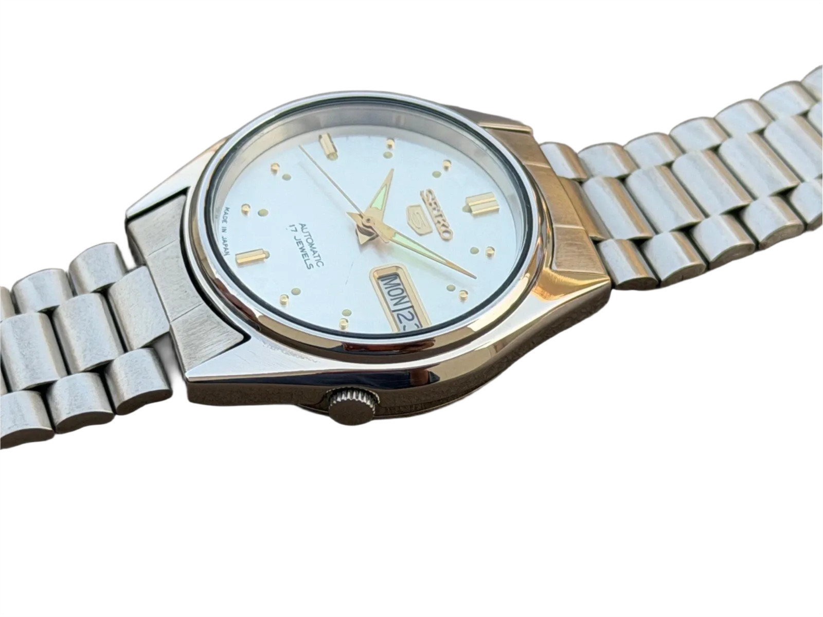 Seiko 5 Automatic Men’s Watch — Silver Dial, 17 Jewels, Vintage — S-124