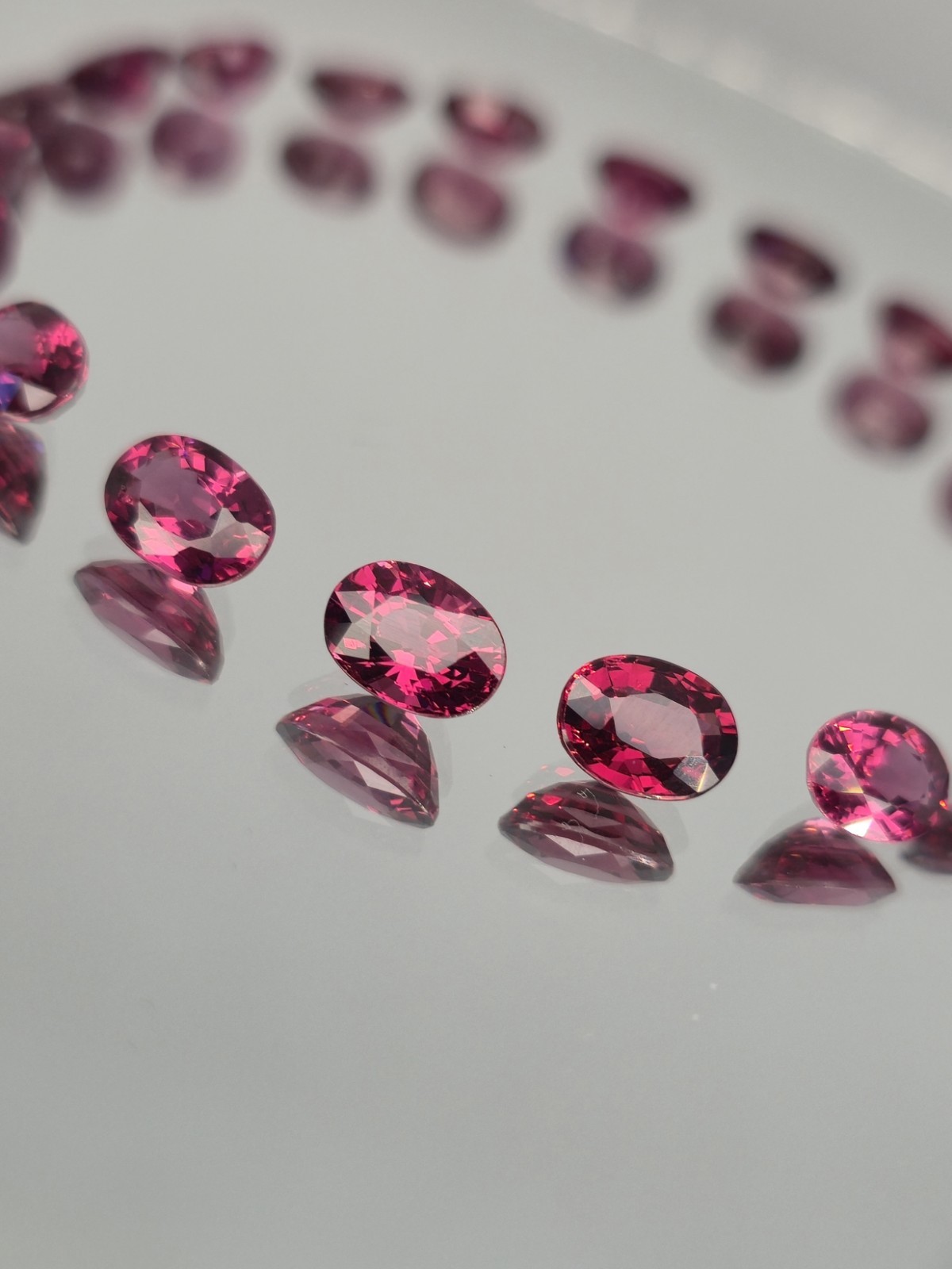 Tanzanian Rhodolite Garnets 22.10 Carat Unheated Oval Cut Natural Gemstones X20✨