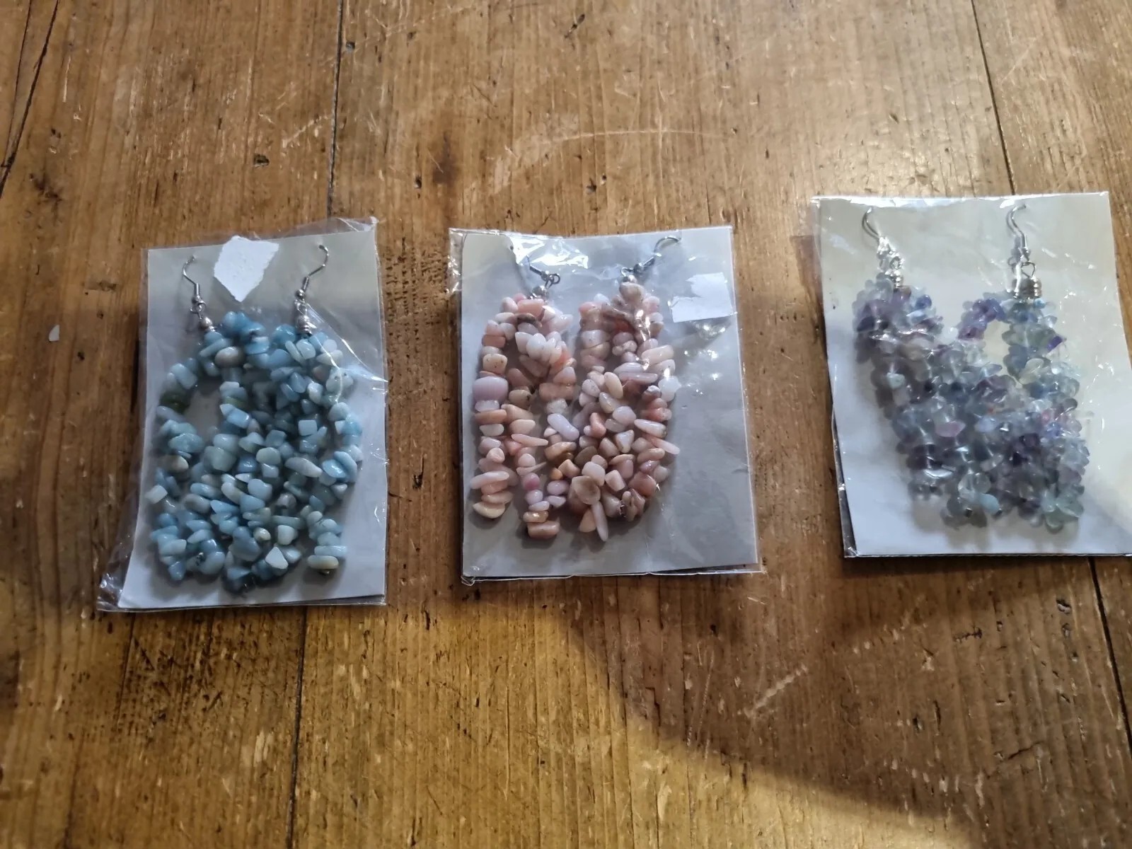 job lot costume jewellery earrings 3no in total. Lot 3 approx 75mm drop.