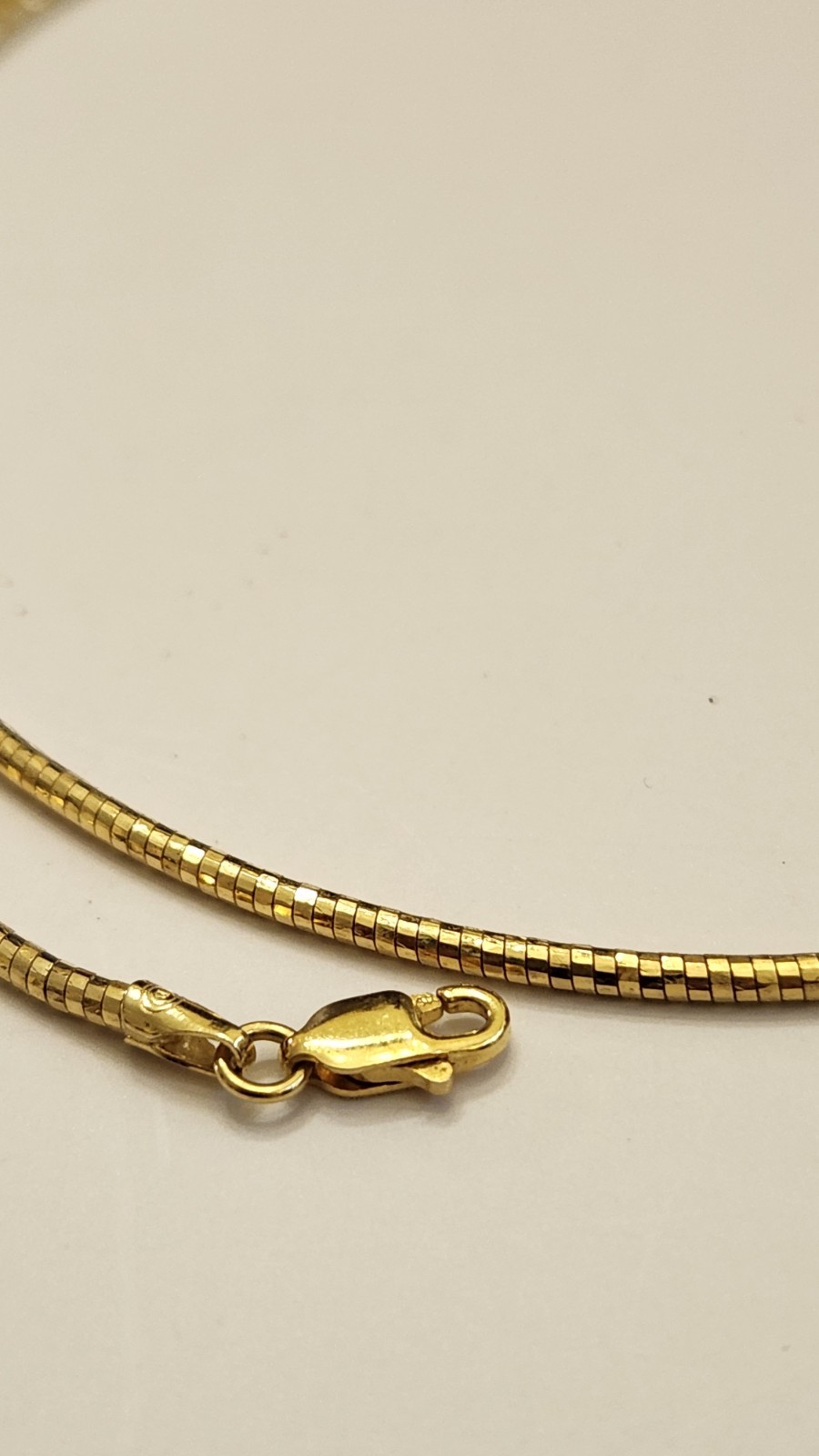 14k Y gold Diamond Cut Flexible Omega Choker 15 3/4″ Lobster Claw 7 Grams