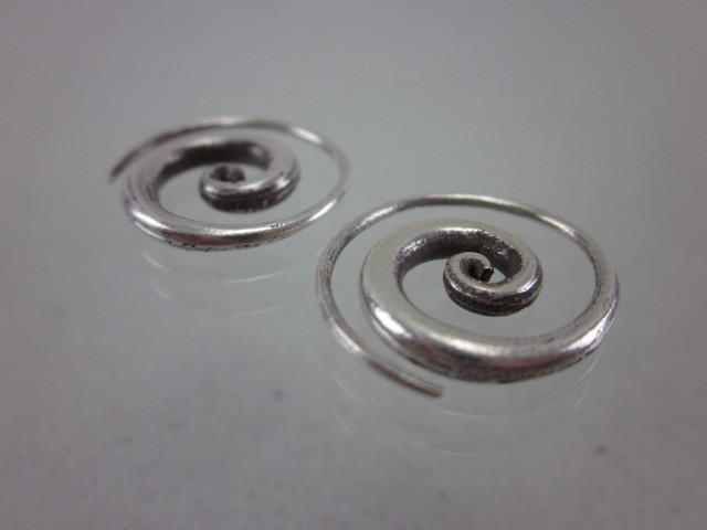 Fine pure Silver Earrings Spiral Round Coil Round Tribal Handcraft Artisan Jewel