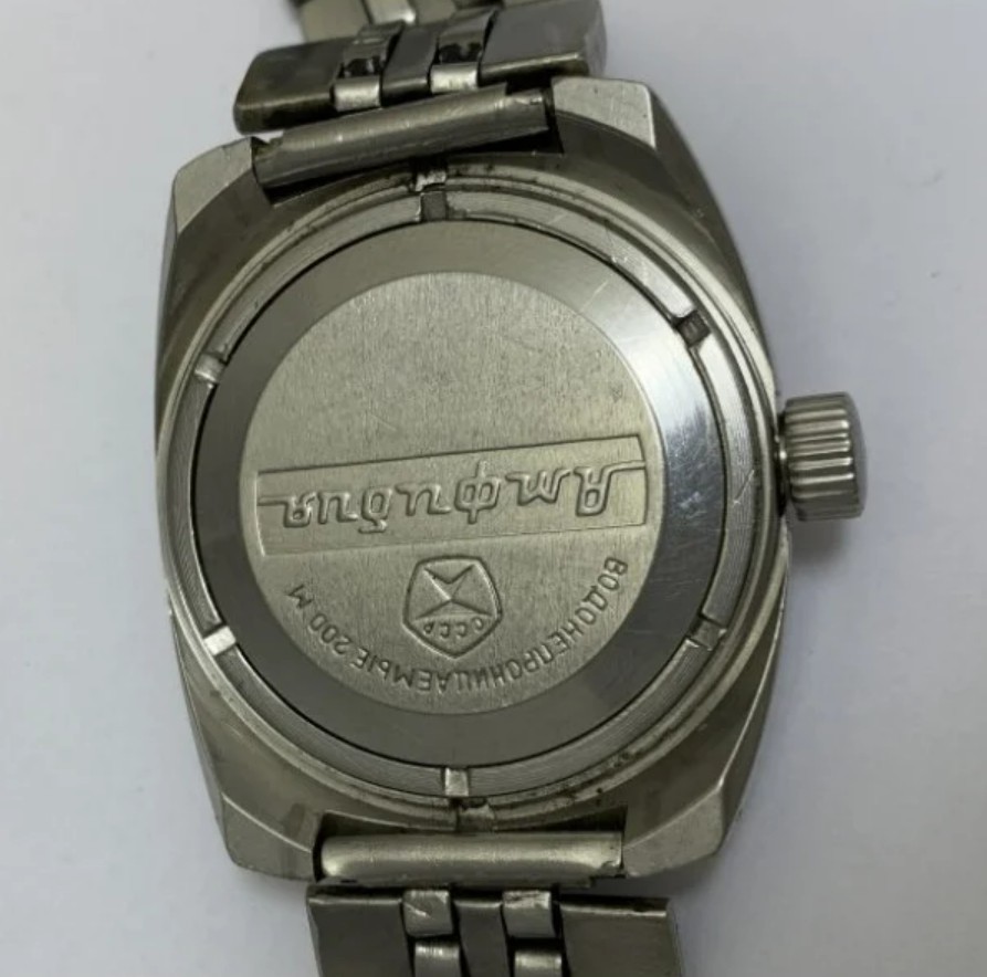 Vintage Mens Watch Vostok Amphibia Sector Dial Barrel Case USSR 18 Jewels 163
