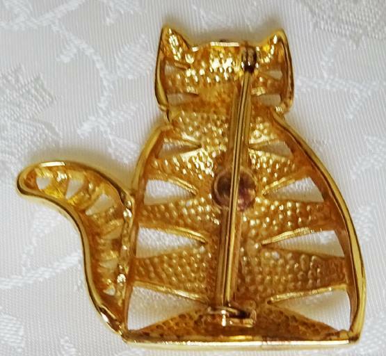 Vintage Gold one FAT Striped Openwork Cat Brooch Jonette Jewelry Pin Signed JJ