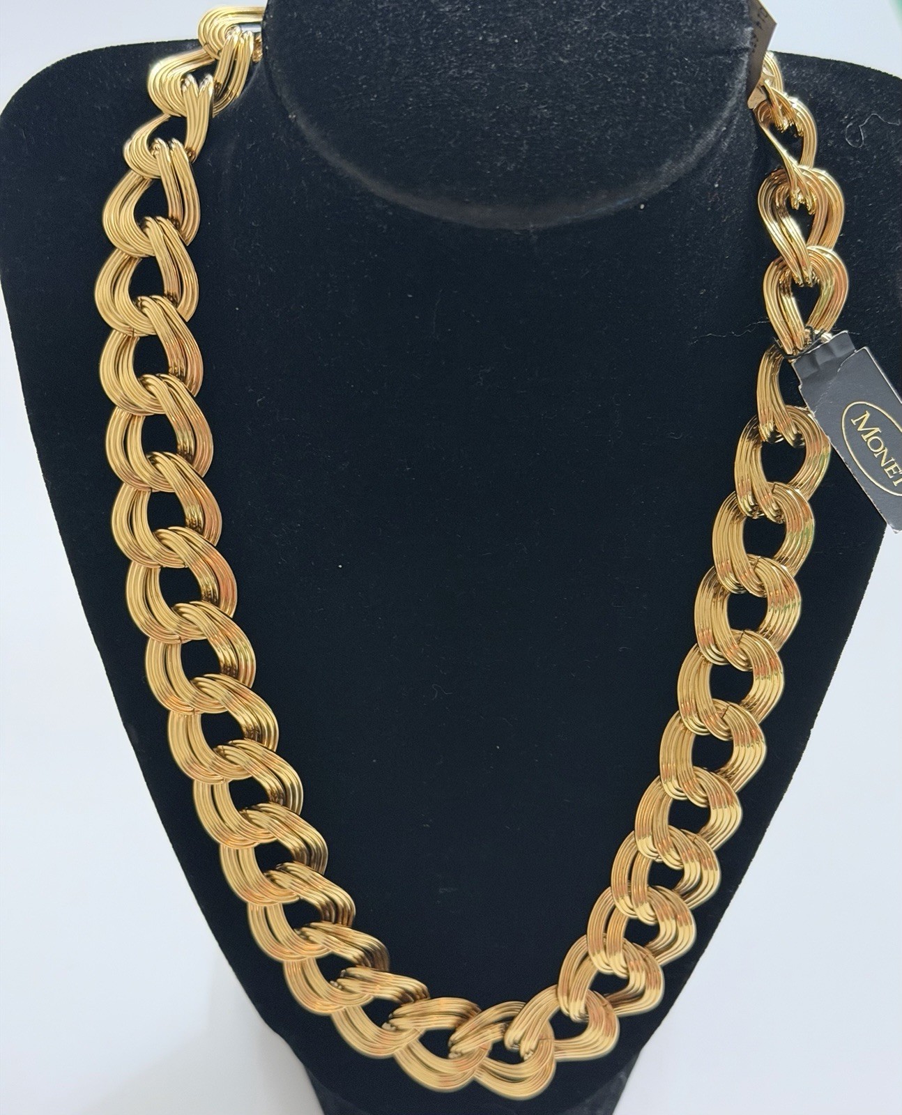 Monet Chunky Gold tone Necklace With Hook Closure . Bright Gold Tone￼