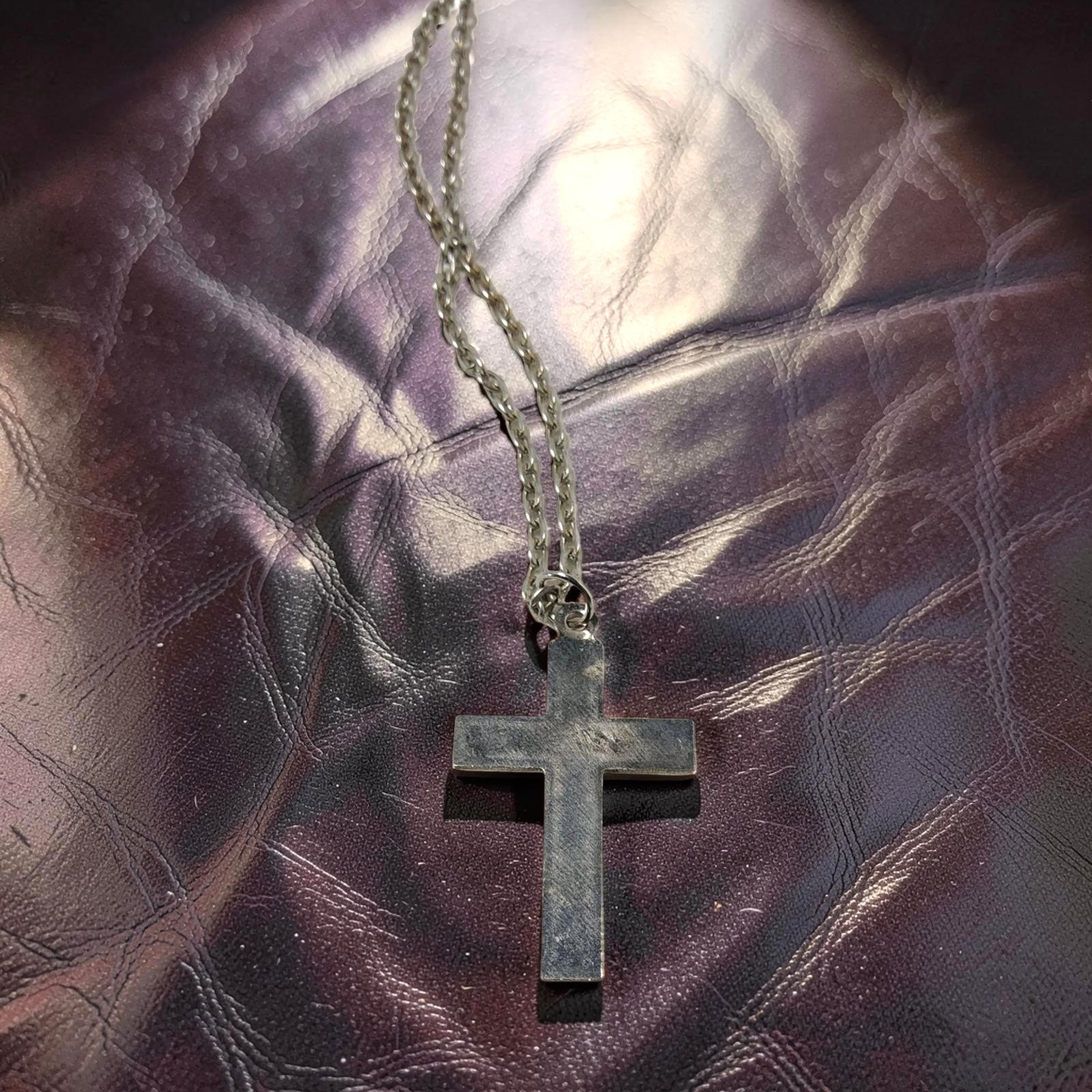 Vintage 10″L Chain Link Necklace W/Swirl Design Cross