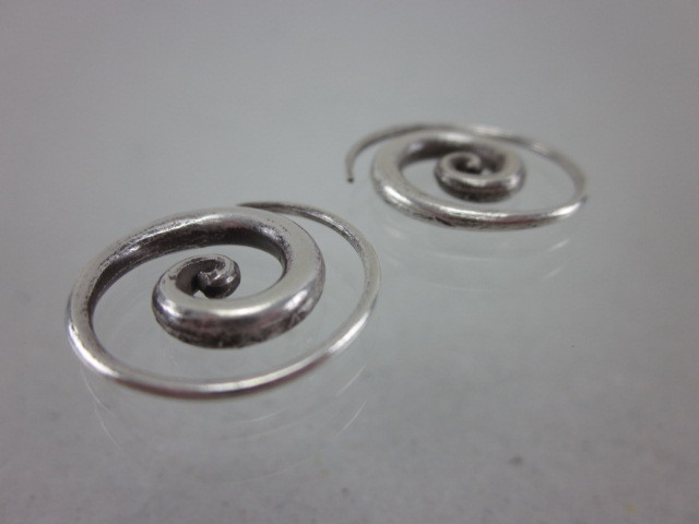 Fine pure Silver Earrings Spiral Round Coil Round Tribal Handcraft Artisan Jewel