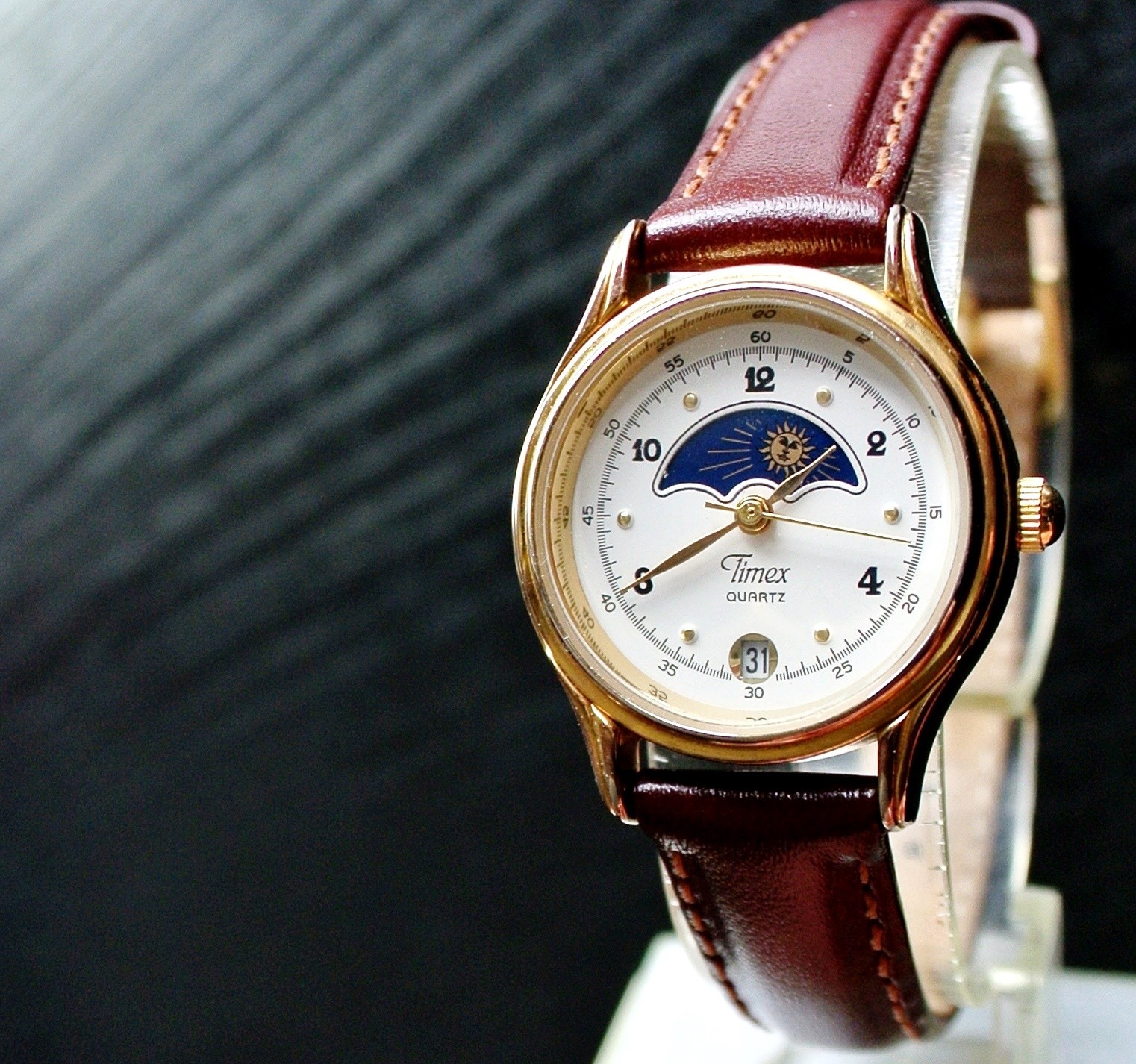 VINTAGE TIMEX DATE ELEGANT MOON PHASE QUARTZ WOMEN’S GOLDEN BROWN LEATHER WATCH