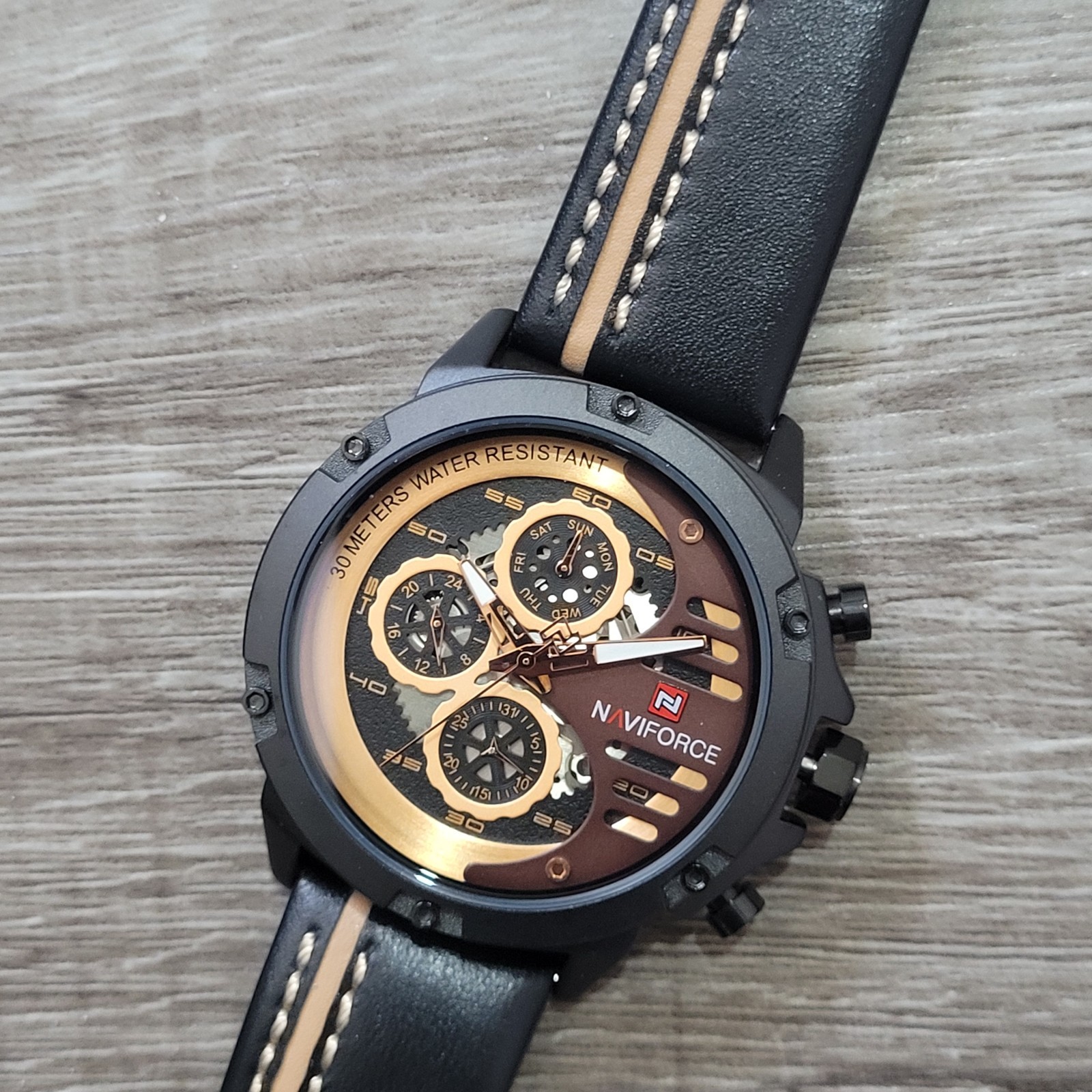 Naviforce Stylish Chronograph Watch in Leather for Men