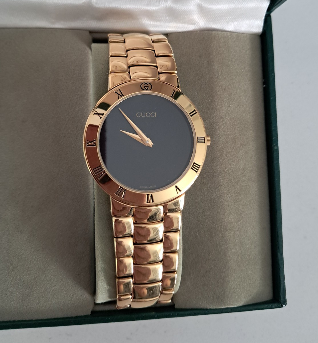Vintage Gucci 3300.2.M Swiss Made Quartz Mens Gold Bracelet Watch Black Dial