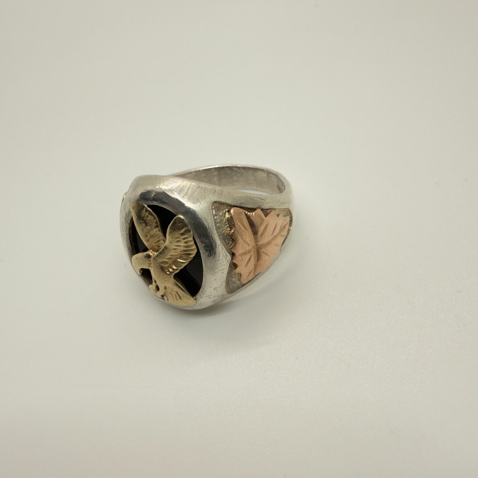 Landstrom’s 12K Black Hills Gold Sterling Silver Men’s Eagle Onyx Ring Size 9.5