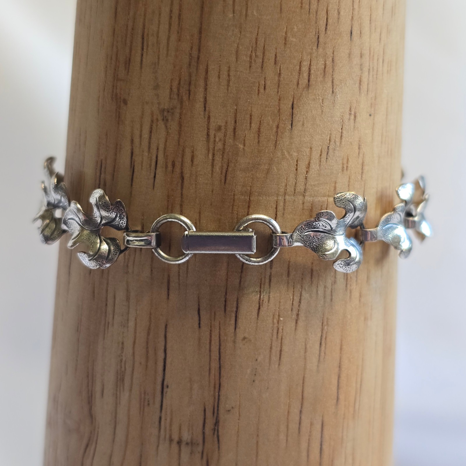 Vtg Sterling Silver Leaf Bracelet 7.32g Fine Jewelry 7.25″ Floral Fold Over