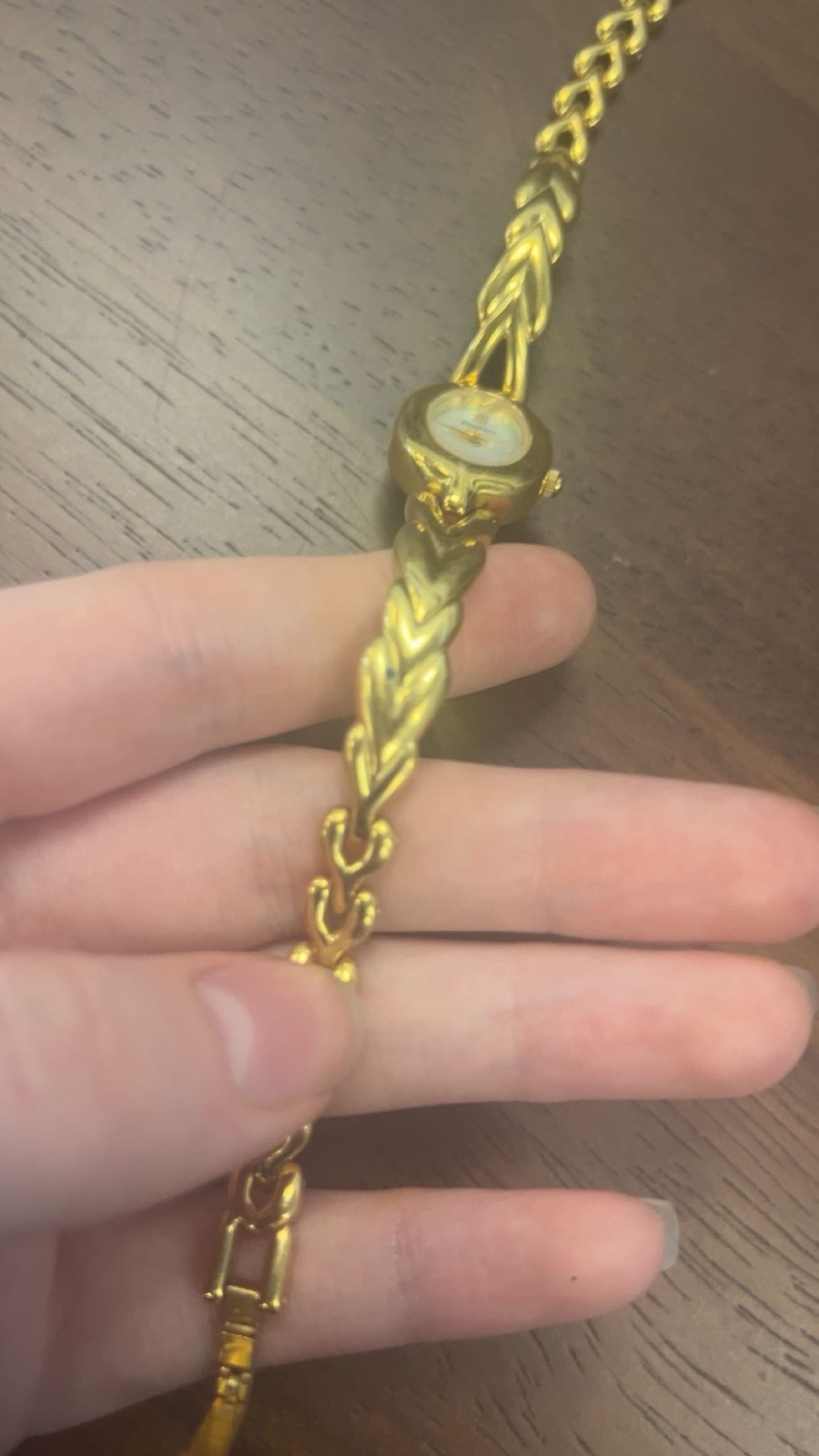 Golden vintage watch minor flaw made for display doesn’t work