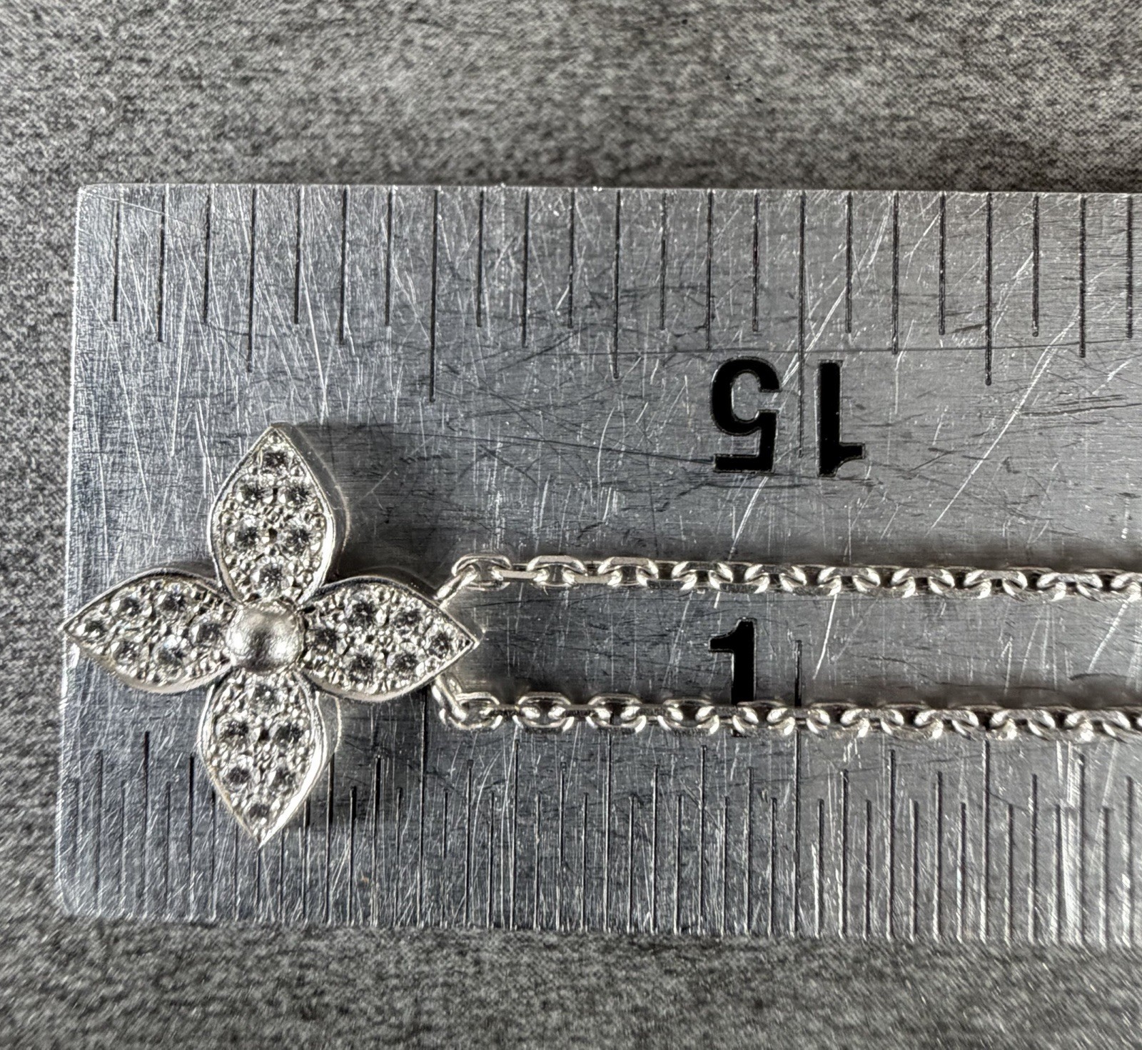 Louis Vuitton Star Blossom Diamond Necklace/ Pendant 750 ~ 17” ~ 5.0 Gr No Clasp