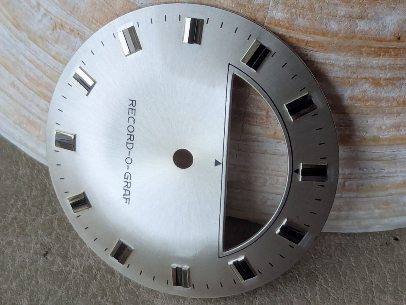 Vintage 1960/70’s RECORD-O-GRAF Satin Sunburst Silvery Gray Jump Hour Dial