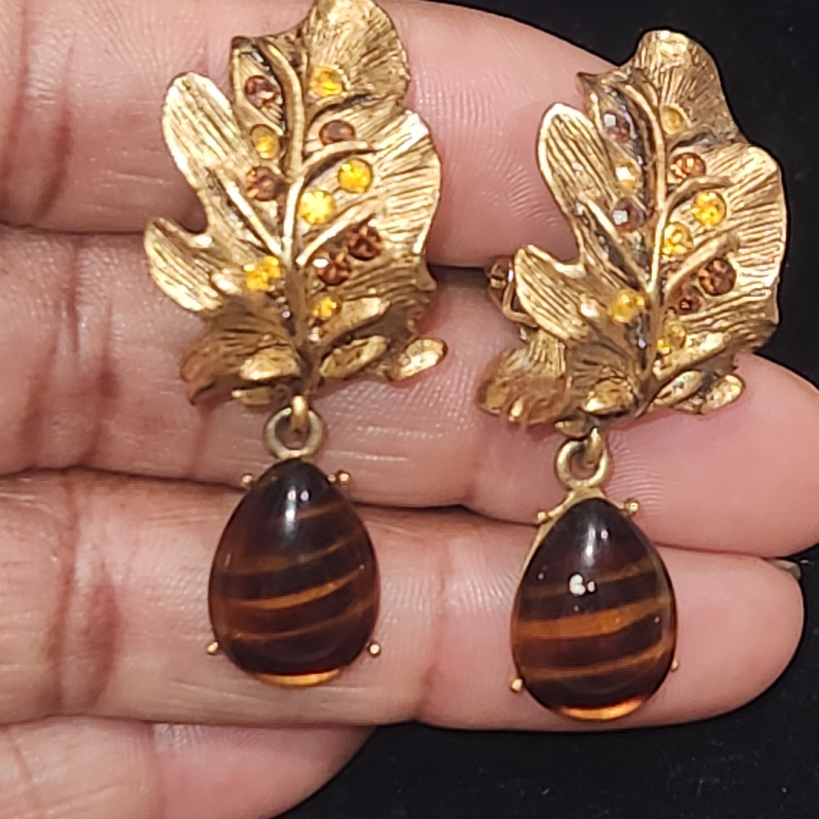 Oscar de la Renta Gold Leaf Crystal Dangle Clip On Earring Amber Tiger Eye Resin