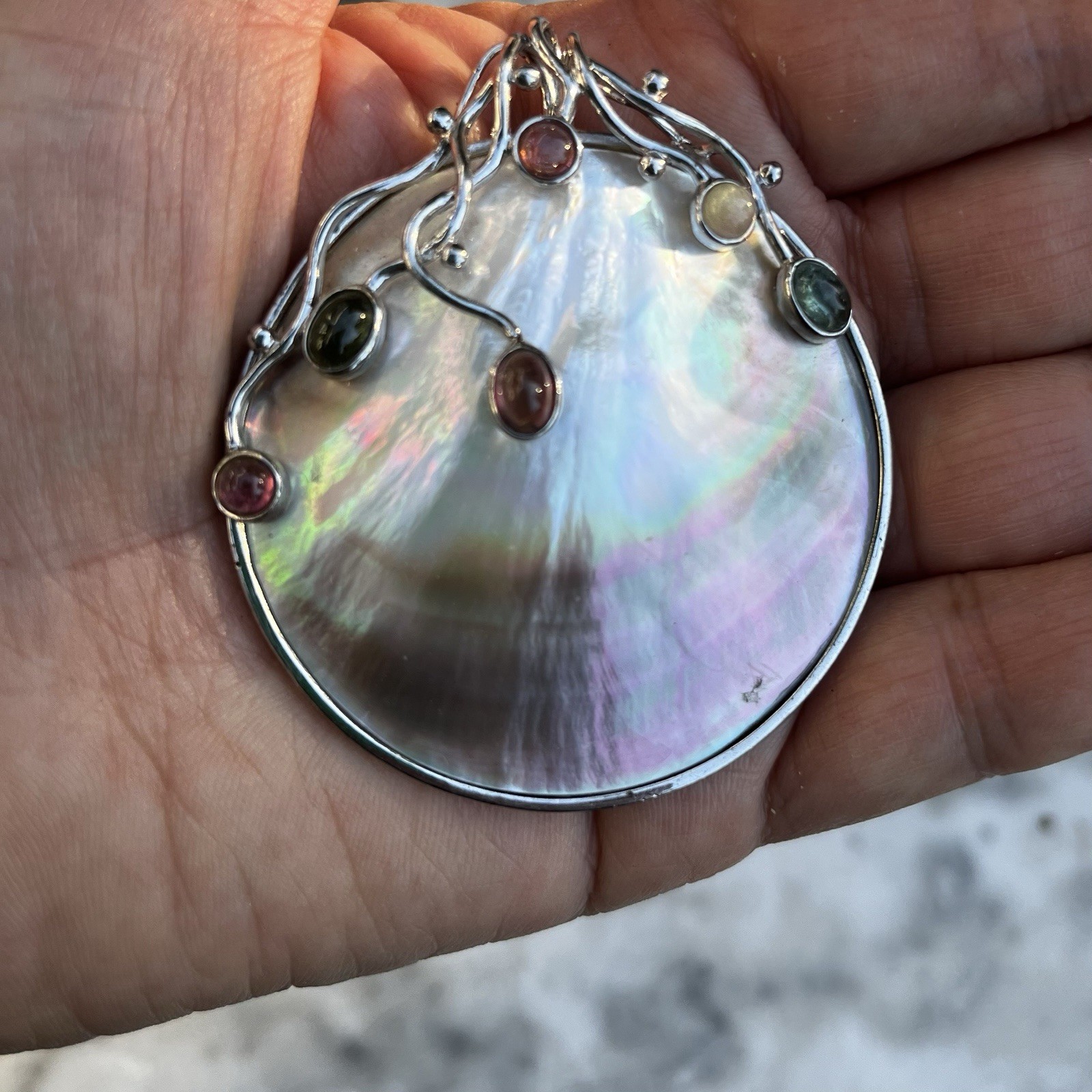 925 Sterling Silver Mother of Pearl Round Pendant
