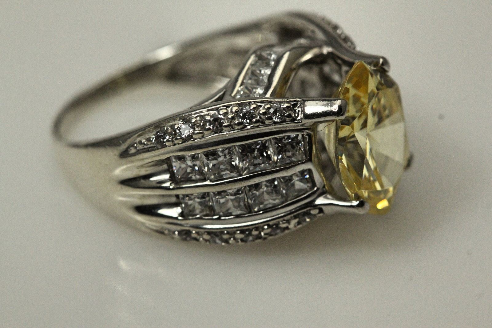925 Sterling Silver Size 6 Yellow Stone w/ Clear Accents Ring 6.7 Gram (RIN8304)