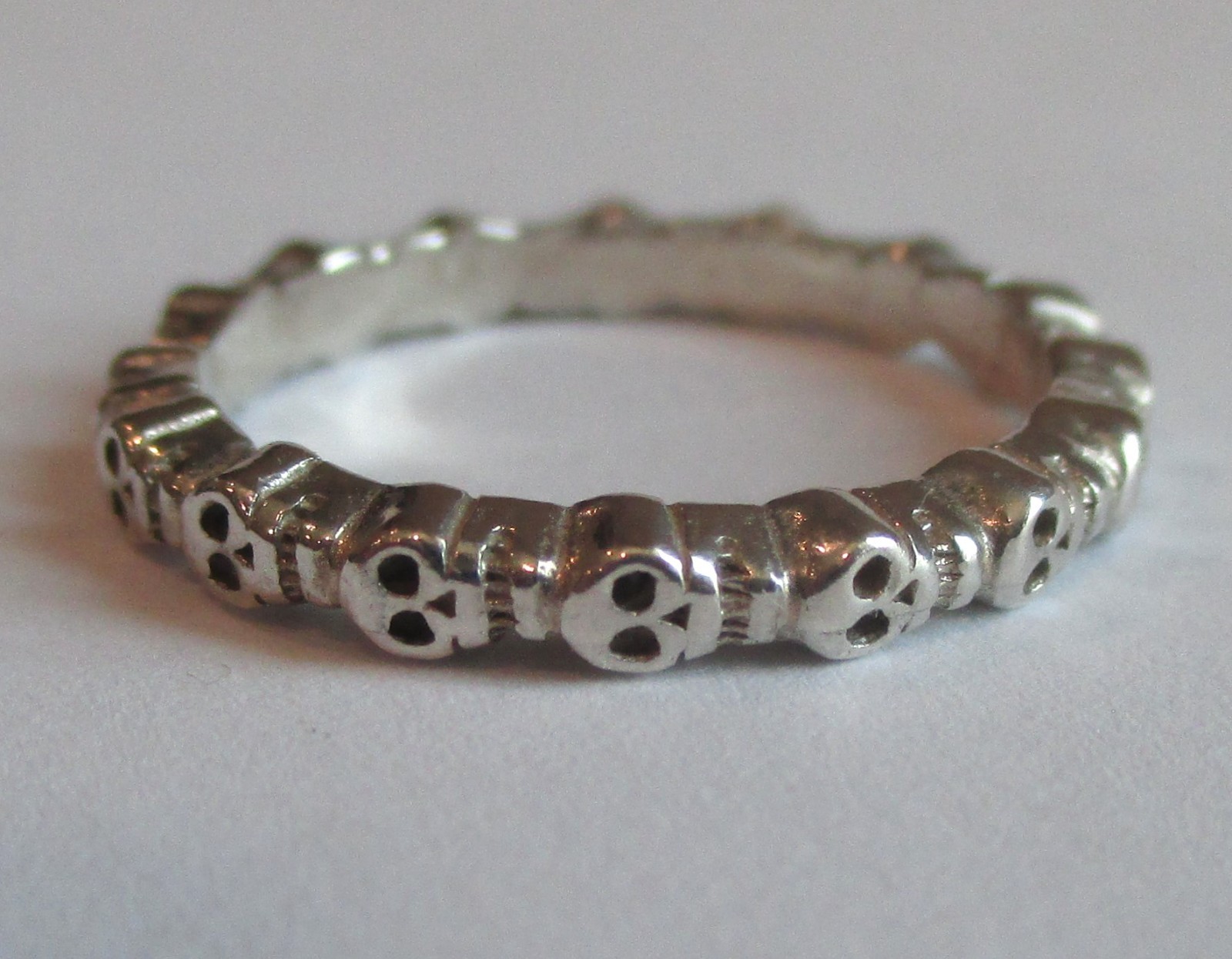 Size 6.75 THIN STERLING SILVER SKULL ETERNITY WEDDING BAND RING Memento Mori