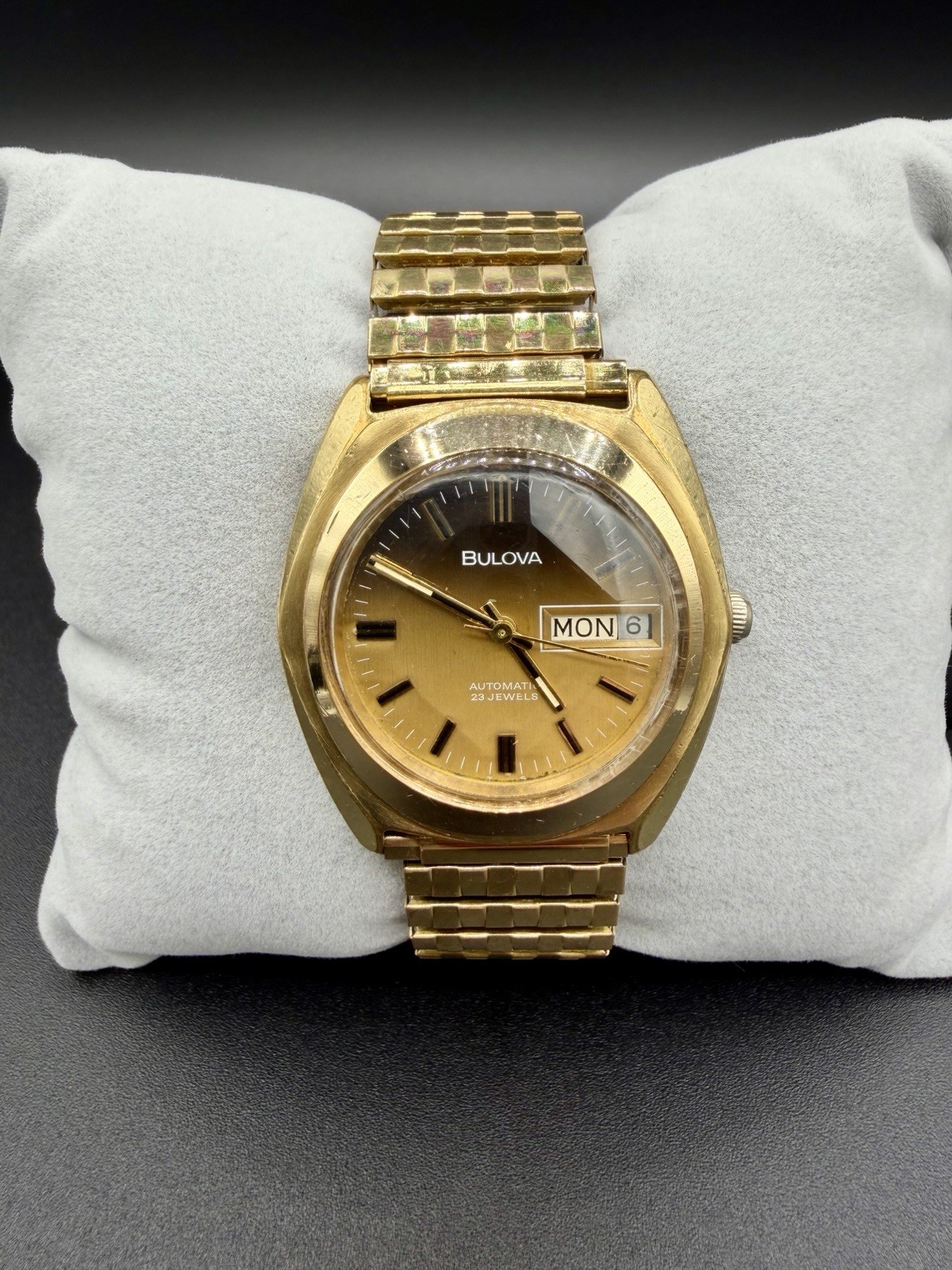 Vintage Bulova Mens Automatic Watch 23 Jewels *Running fast*