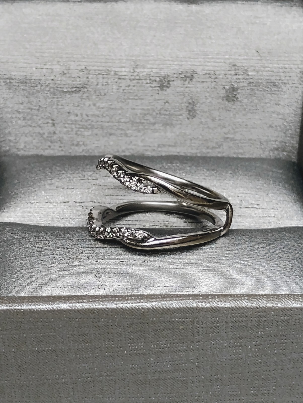 14K White Gold Diamond Enhancer Ring Guard Band… Size 7… 3.85 Grams