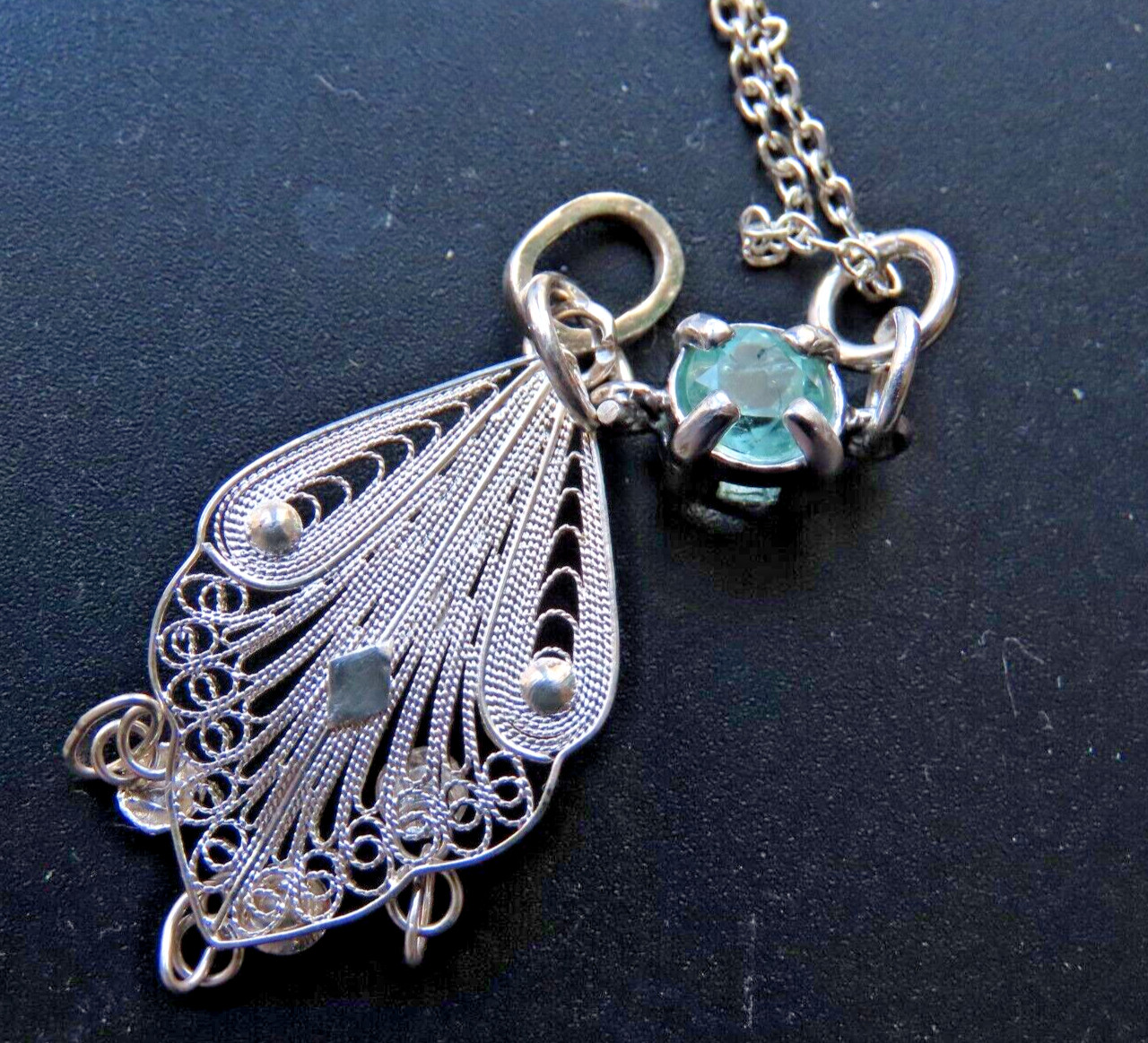 Colombian emerald pendant in 925 silver filigree