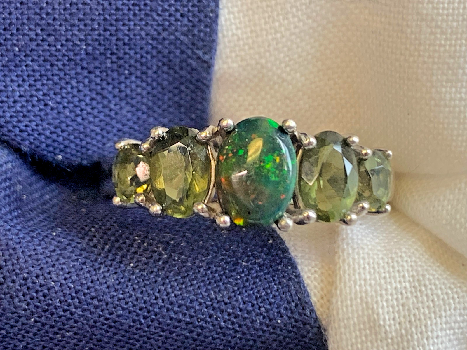 Sterling Silver Ring 3.17g Fine Jewelry Size 8 Band Green Stones BBJ *READ*